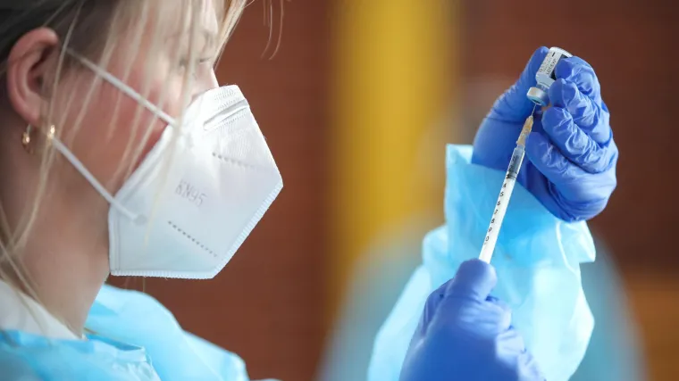 HZJZ izrađuje nove preporuke: Cijepljenje booster dozom nakon samo tri mjeseca