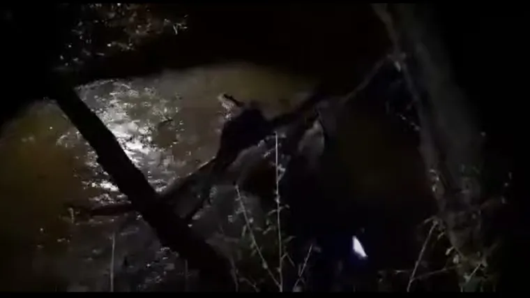 VIDEO Drama u Istri! Policajci spasili ženu iz nabujale rijeke, dijete je odnijela jaka struja