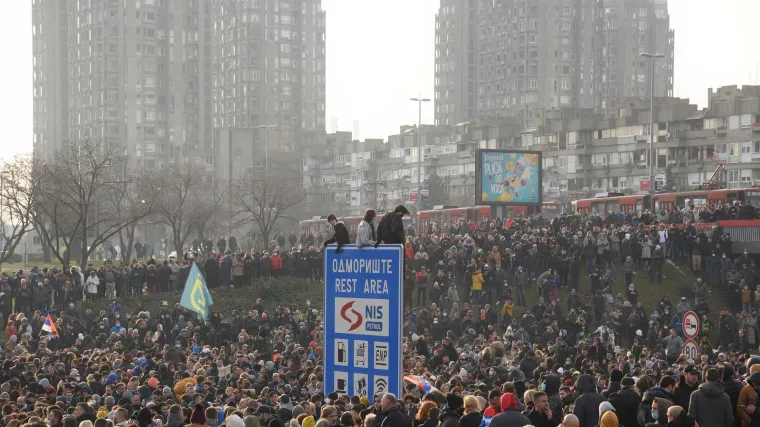 Iako je Vučić popustio, organizatori prosvjeda nisu. Za sutra najavljeni novi prosvjedi i blokada prometnica