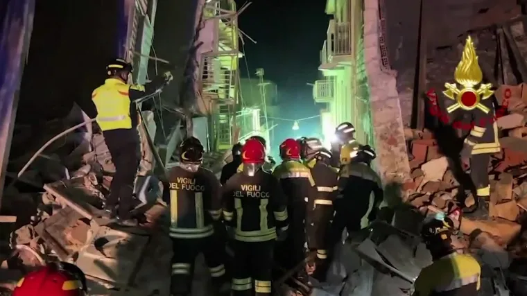 Najmanje troje ljudi poginulo je u uru&scaron;avanju vi&scaron;e zgrada u talijanskoj Ravanuzi. Iz ru&scaron;evina spasili dvije sestre