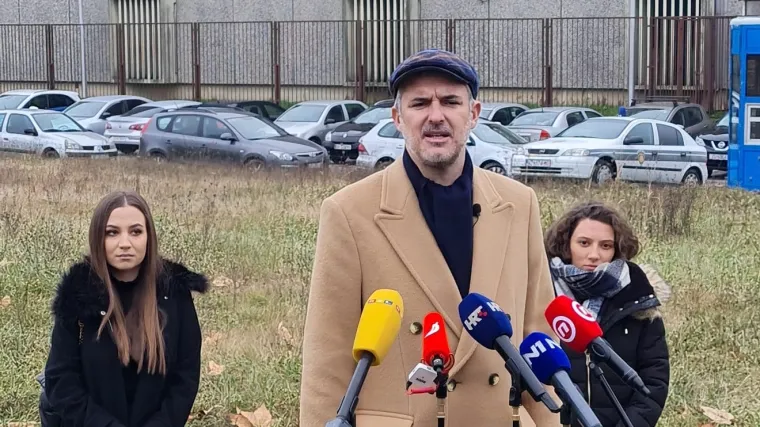 Raspudić o moralu iza fotografije djeteta na Mostovu &scaron;tandu: 'Slikali su međunožje moje žene u 8. mjesecu trudnoće, ja nisam adresa'