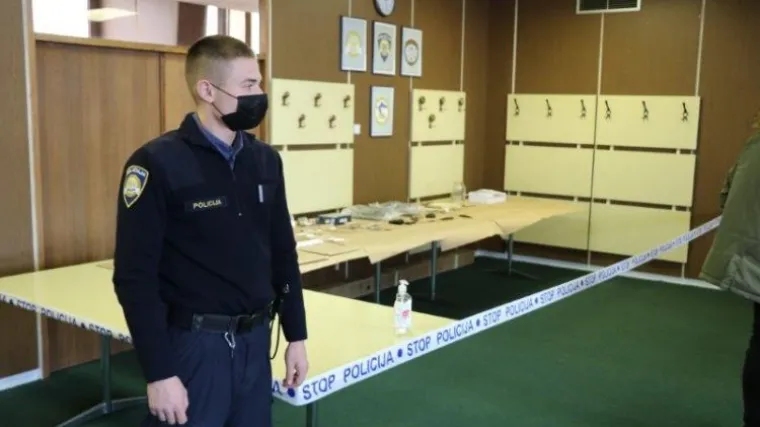 Policija uhvatila petočlanu skupinu dilera na karlovačkom području: Pronađena droga je vrijedna oko 300 tisuća kuna
