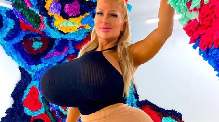 Upoznajte Allegru Cole: Odrasla u konzervativnoj obitelji, a danas ovisnica o ekstremno velikim grudima