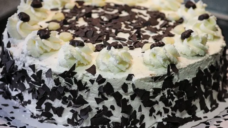 Kako ukrasiti tortu - ideje za ukra&scaron;avanje torti