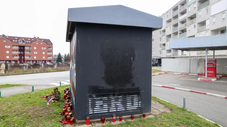 Slikanje i brisanje murala osuđenom generalu Praljku ide u nedogled: Danas je ponovno prebojan u - crno