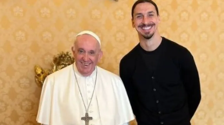 Ibrahimović posjetio Papu u Vatikanu: Zlatan mu poklonio svoju biografiju i dres pa ga nasmijao