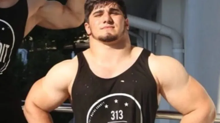 Dečko od 19 godina ima 48 cm 'opreme': Skinuo se i pokazao za&scaron;to ga zovu tinejdžerskim čudovi&scaron;tem