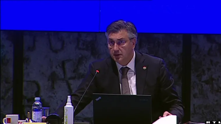 Božinović rekao za&scaron;to se praćenje korone prebacuje na lokalna tijela, Plenković prozvao hu&scaron;kače: Sve se razotkriva!