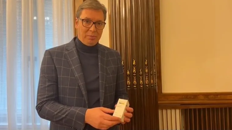 U Srbiju stigao lijek protiv koronavirusa, pogledajte kako ga je Vučić izreklamirao: 'Bit će ga za 50 000 ljudi'