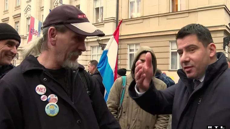 Božinović nije znao da je ilegalni antivakserski prosvjed ilegalan, Grmoja popričao s okupljenima na Markovom trgu