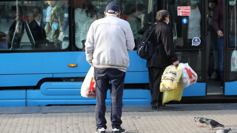 Nova vlast u Zagrebu isplaćuje božnićnice dijelu umirovljenika. Donosimo uvjete pod kojima će dobiti novac