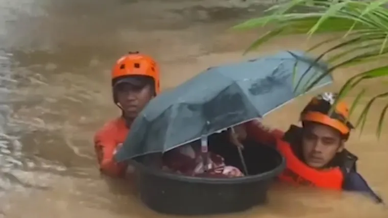 Razorna nevremena diljem svijeta: U Americi 70 ljudi poginulo, na Filipinima spa&scaron;avali jednomjesečnu bebu