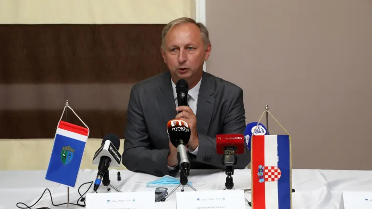 USKOK traži istražni zatvor za uhićenog gradonačelnika Kutine i suokrivljenike: 'Sumnja se da su podmićivali zastupnike'