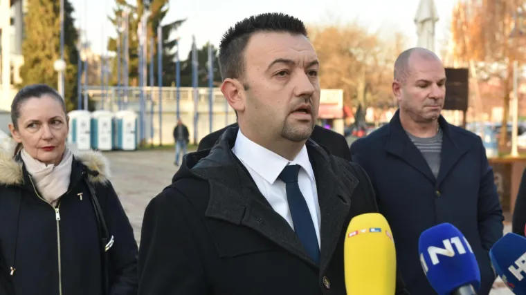 Suverenisti izbacili Zekanovića! 'Razlog nije mi&scaron;ljenje o cijepljenju, nego jer je naru&scaron;io na&scaron;em  ugledu'