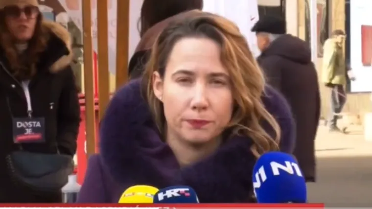 Video Marije Selak Raspudić postao hit nakon upadice tijekom izlaganja: 'Ne slu&scaron;ajte političare'; 'Pa vi ste političari!'