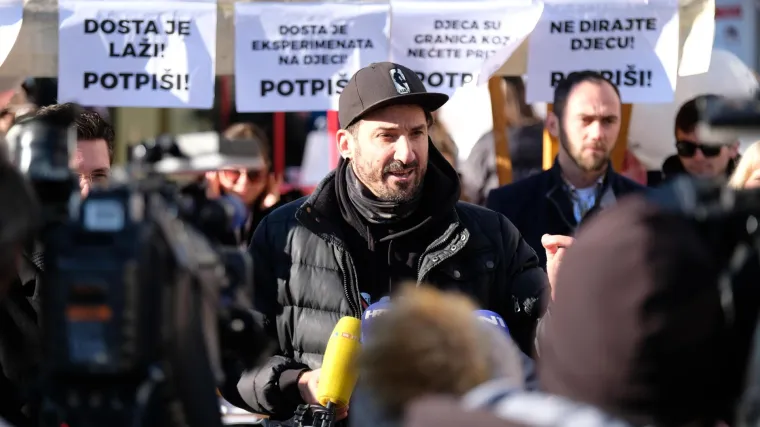 Most u fotofini&scaron;u prikupljanja potpisa, Miletić otkrio koji ih je incident 'pogurao': 'Hvala ekipa, dali ste nam vjetar u leđa'