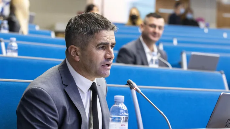 Burna rasprava u splitskom Gradskom vijeću: Vijećnici HDZ-a napustili sjednicu zbog istupa Bojana Ivo&scaron;evića