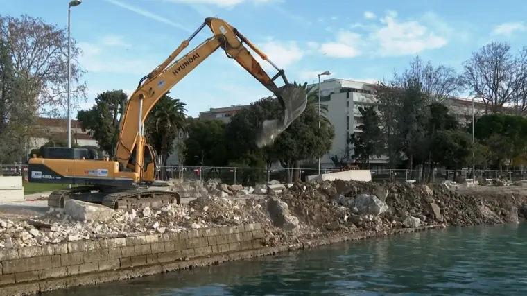 Zadarska riva veliko je gradili&scaron;te: Nakon obnove obalnog zida i &scaron;etnice, Grad Zadar će preurediti i zeleni pojas