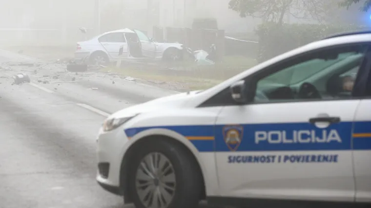 Te&scaron;ka nesreća u Dalmaciji: Automobilom sletjeli s kolnika. Jedna osoba je na mjestu poginula, a jo&scaron; troje je ozlijeđeno