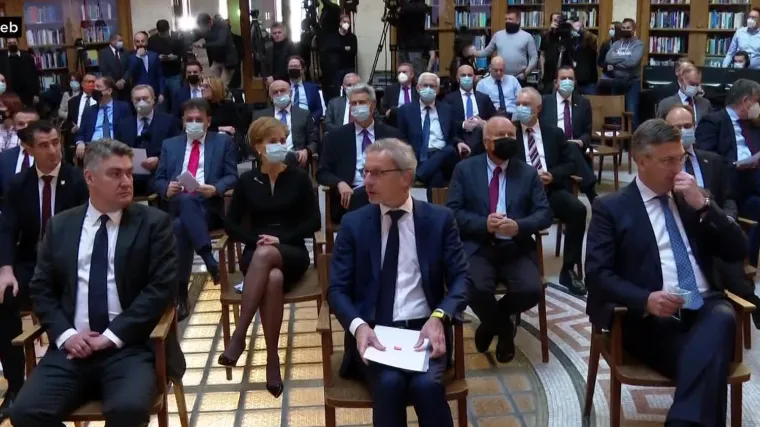 VIDEO 30 godina HNB-a, Hrvatska uvodi euro... A predsjednik i premijer nisu se niti pozdravili!