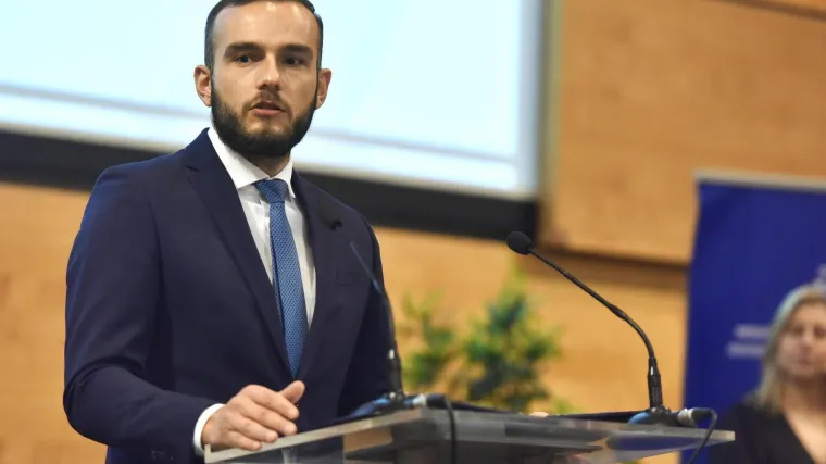 Aladrović kaže: 'Zaustavili smo ekonomski &scaron;ok od COVID-a", ali i: '13. plaća nije realna'