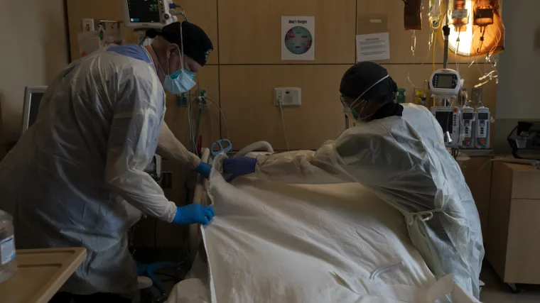 Prva smrt od omikrona u SAD-u. Necijepljen, ali je ranije prebolio COVID. Je li zato bio jo&scaron; ranjiviji na omikron?