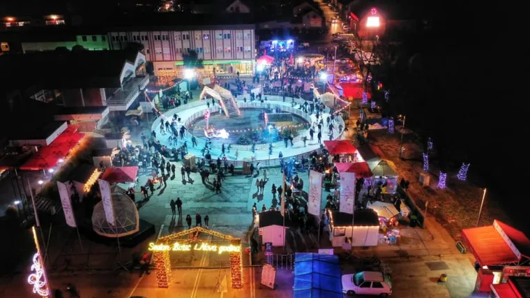 'Advent na kotačima' rasplesao Vinkovčane uz Daleku Obalu i Roberta Marekovića & Swingerse