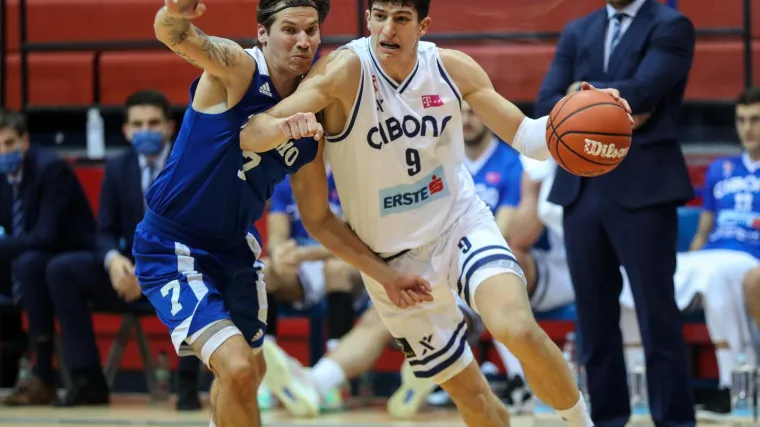 Cibona pobijedila Dinamo uz bučnu kulisu Bad Blue Boysa