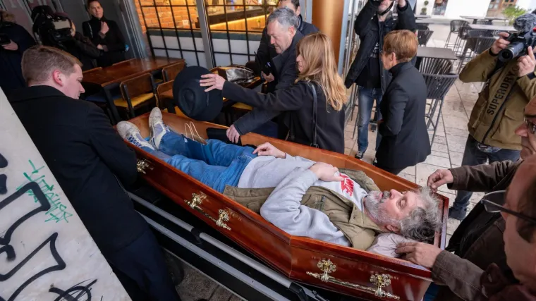 Ričard u Zadru organizirao svoj (politički) sprovod i uskrsnuo pred Gradskim vijećem! A i to je tek pola cirkusa jutros