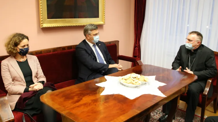 Ususret Božiću susreli se premijer i kardinal: 'Bila je to posebna prigoda za božićno čestitanje'