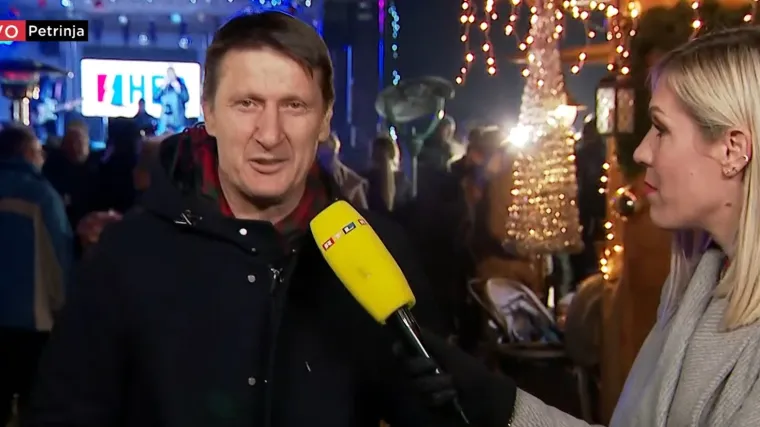 Advent na kotačima večeras 'parkirao' u Petrinju s klapom Intrade: Mi smo poslanici dalmatinske glazbe, donosimo veselje