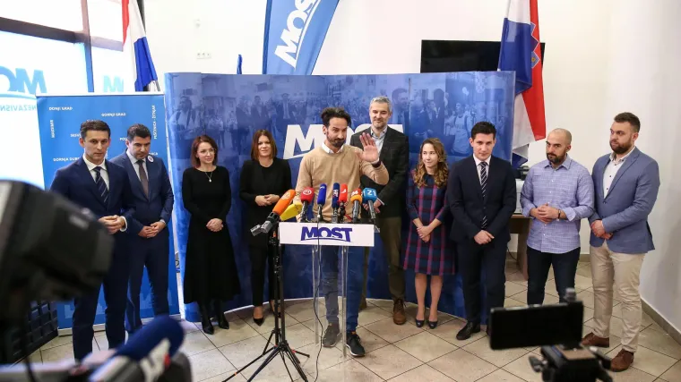 Most: 'Uspjeli smo! Obje referendumske inicijative imaju dovoljno potpisa'