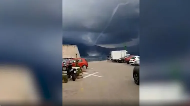 VIDEO Pogledajte veliku pijavicu koja se pojavila kod otoka Korčule