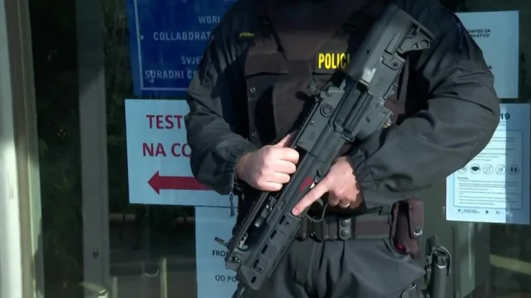 Točno je jedna godina kako je stiglo prvih 9750 cjepiva u RH. Posjetili smo prvu cijepljenu, baku Branku