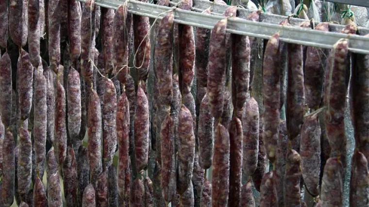 Kako pravilno osu&scaron;iti kobasice?