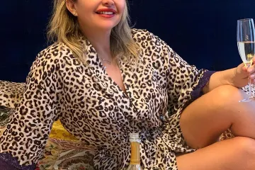 Snježana Mehun pozirala s najvećim rasporkom dosad i oplela po božićnim 'vrijednostima': 'Privid koji nas okružuje...'