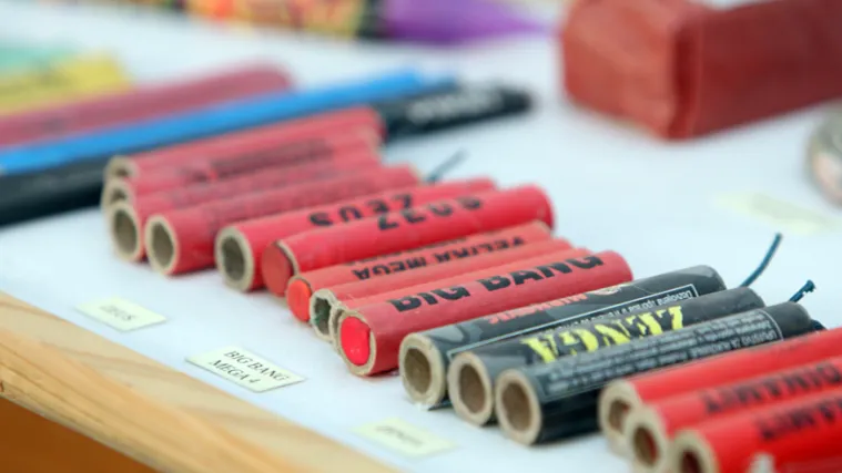 Na Badnjak zavr&scaron;io u bolnici: Maloljetniku petarda eksplodirala u ruci. Jo&scaron; nije poznata težina ozljeda