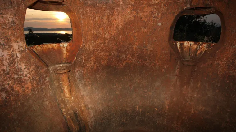 Bunkeri u Albaniji izgrađeni da mogu izdržati nuklearni napad, ali ne i more: 'Bojimo se da bi nas valovi mogli progutati'