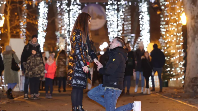 Trebao je to biti samo njihov posjet iz Stuttgarta zagrebačkom Adventu, a onda je Leonardo kleknuo pred Lauru: Rekla je DA!