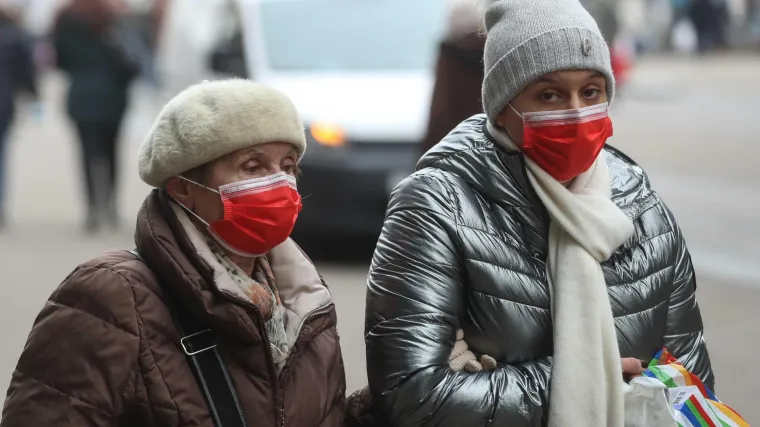 Pariz uvodi obavezne maske na otvorenom za sve starije od 11 godina. Tko ne poslu&scaron;a, globit će ga za 135 eura