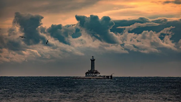 Sat vremena bili su u moru, bura je u Velebitskom kanalu sve vi&scaron;e divljala, a brod lučke kapetanije za spa&scaron;avanje bio je u kvaru?