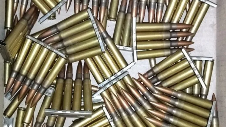 Mladiću od 19 godina policija prona&scaron;la pet pu&scaron;ki, 166 komada streljiva, dvije detonatorske kapisle i detonatorski &scaron;tapin