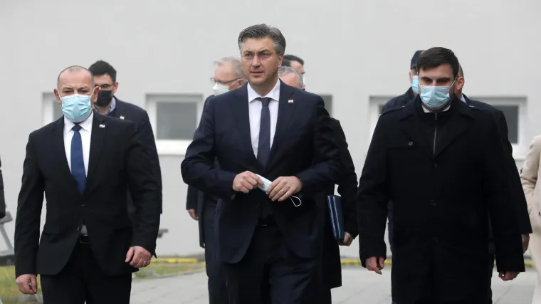 Plenković poručio građanima Banije: 'Tu smo, učinit ćemo &scaron;to smo obećali!' Prokomentirao i provjeru COVID potvrda na Pantovčaku