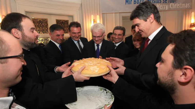 Pupovac organizira božićni domjenak na koji su inače uvijek pozvani premijer i predsjednik. Vijeće upitano hoće li ih zvati ove godine