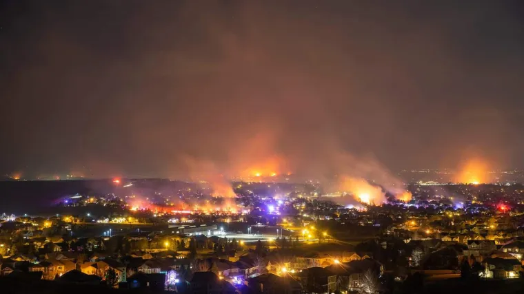 Vatra u Americi gutala hotele, trgovačke centre. Tisuće ljudi evakuirano, stotine kuća uni&scaron;teno