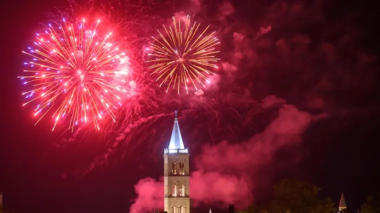 Oprezno večeras! MUP upozorava na kazne zbog upotrebe pirotehnike, vatromet i rakete slobodni ste koristiti do sutra