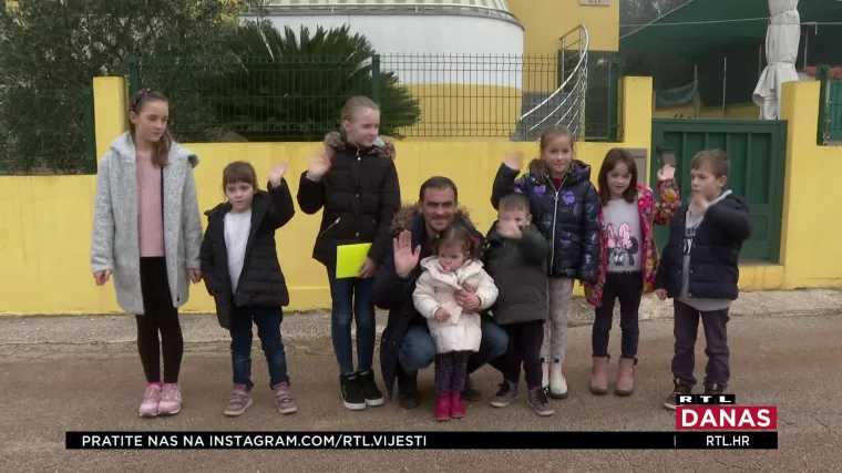 Samohrani otac s osmero djece napokon ima krov nad glavom!