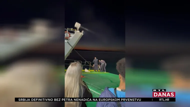 Posada o spašavanju mladića koji je skočio s broda: 'Odbijao je pomoć! Je li skočio zbog ljubavi? To je pitanje za druge službe'