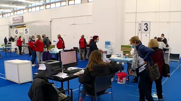 Omikron napravio darmar, HZJZ prilagođava pravila o samoizolaciji, u karantenu čak i neki preboljeli i cijepljeni