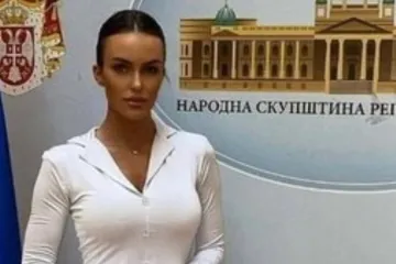 Šok u parlamentu! Svi samo pričaju kako se to odjenula: Iako zakopčana do grla, malo toga je stvarno sakrila